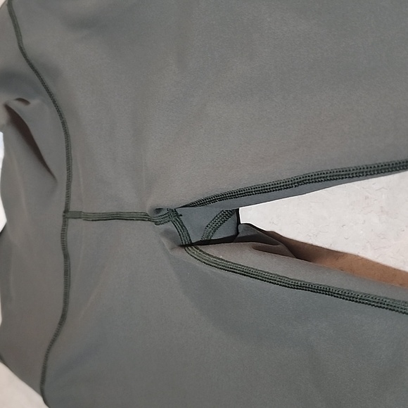 Fabletics High Waisted Powerhold shorts size small NWT - Picture 2 of 5